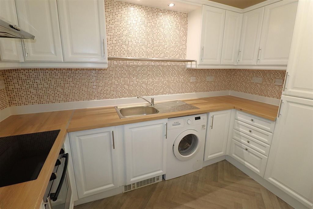 Property photo 1 of 13 Kitchen (3).Jpg