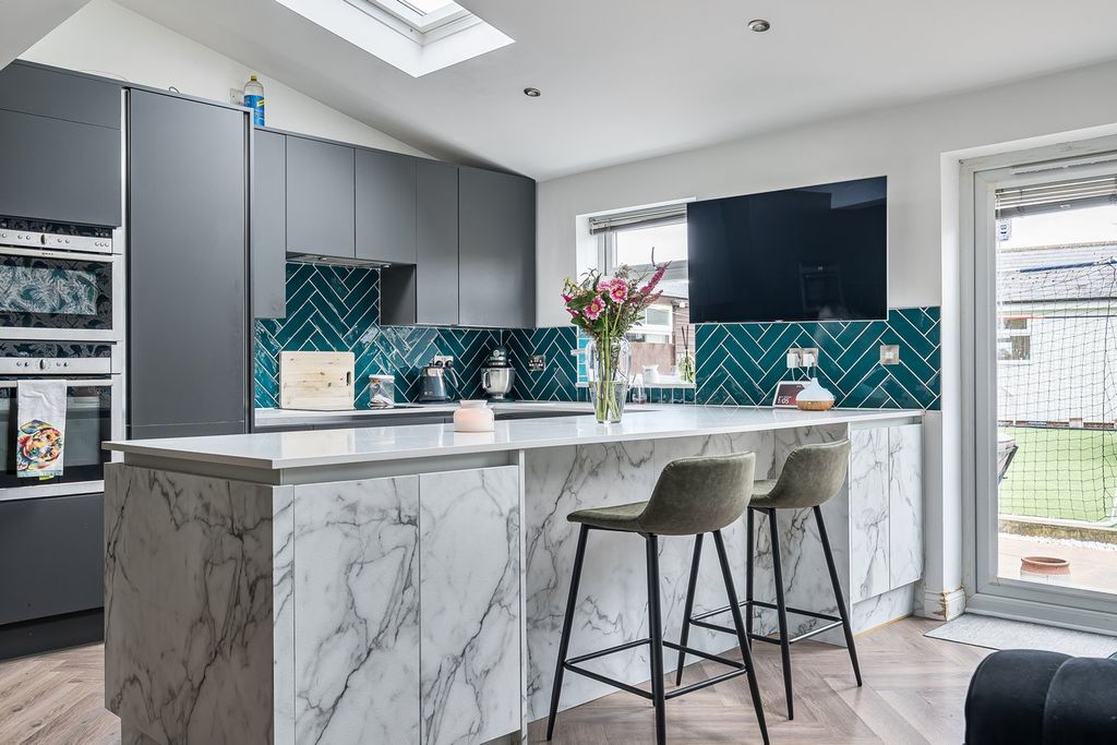 Property photo 3 of 28