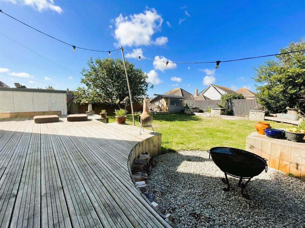 Property photo 3 of 24 4263 Garden 1.Jpg