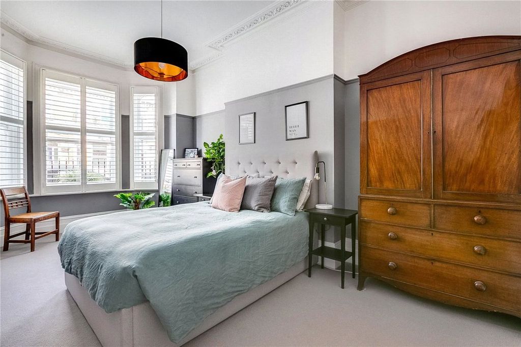 Property photo 3 of 6