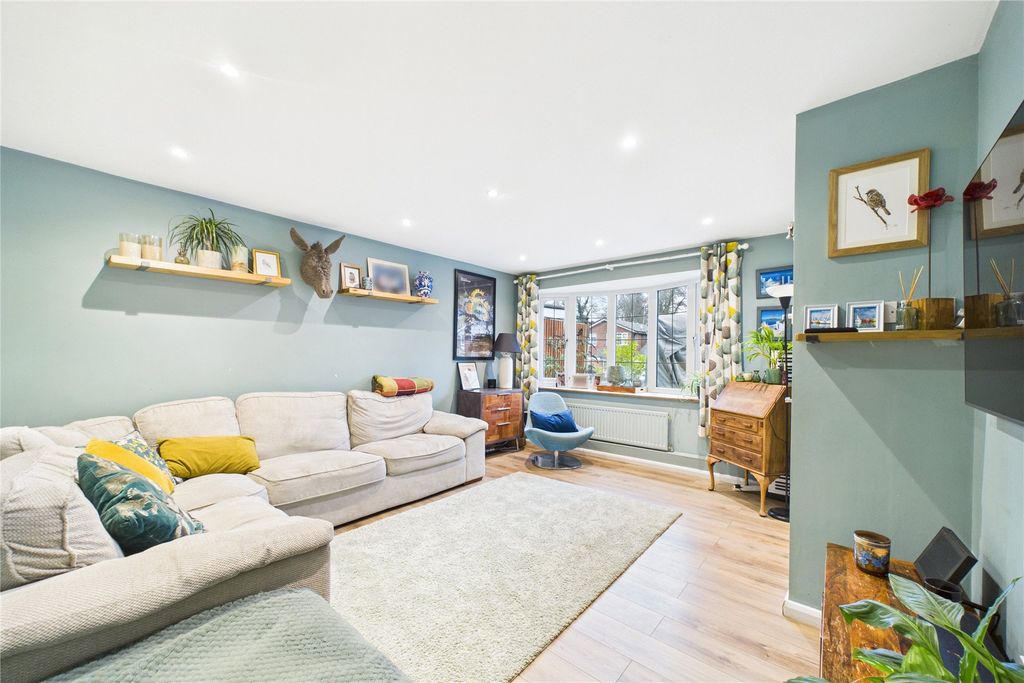 Property photo 2 of 10 Living Room