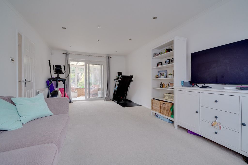 Property photo 2 of 19 4396982