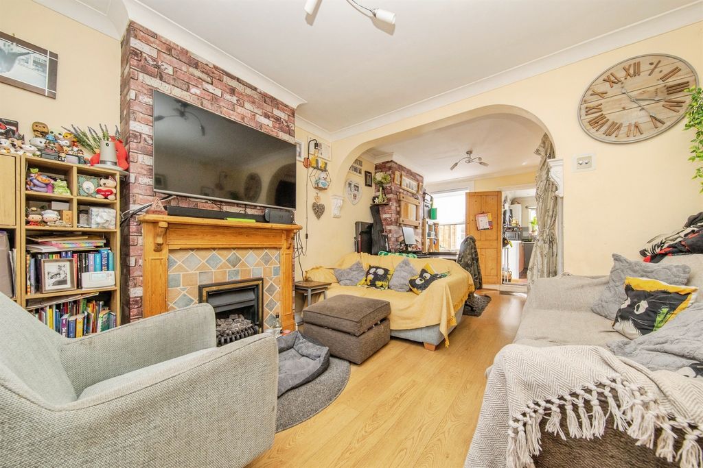 Property photo 3 of 15