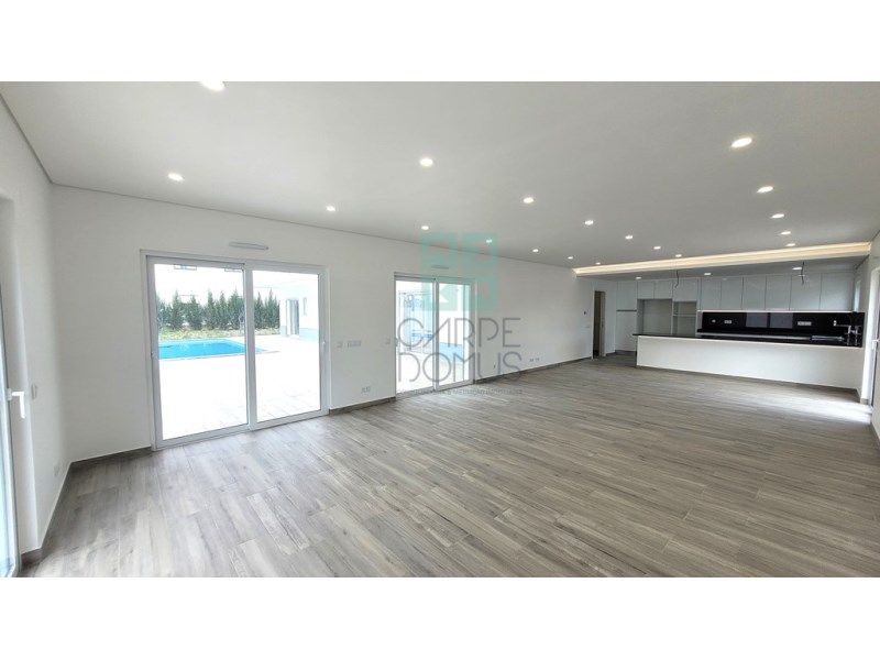 Property photo 2 of 43