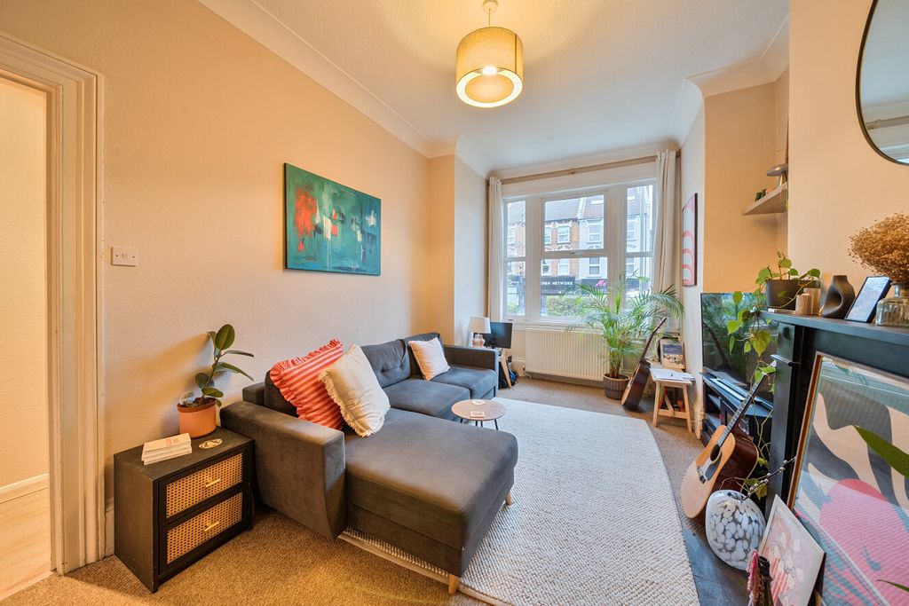 Property photo 3 of 12 1395246-10-695F83...