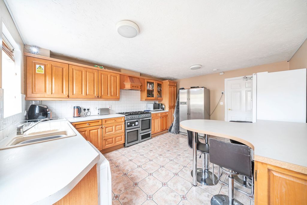 Property photo 3 of 16 Kitchen/Dining Room