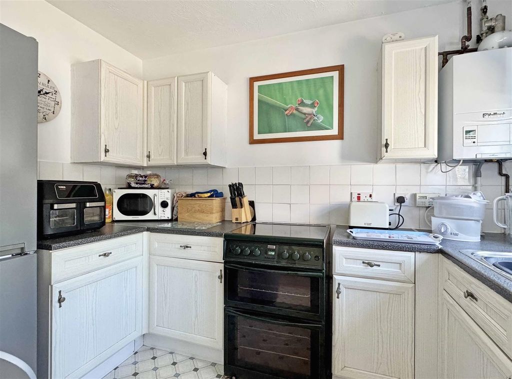 Property photo 3 of 9 Kitchen.Jpg