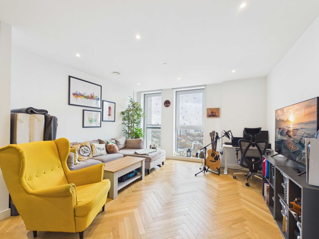 Property photo 3 of 11 Cam03741G0-Pr0152-Still005