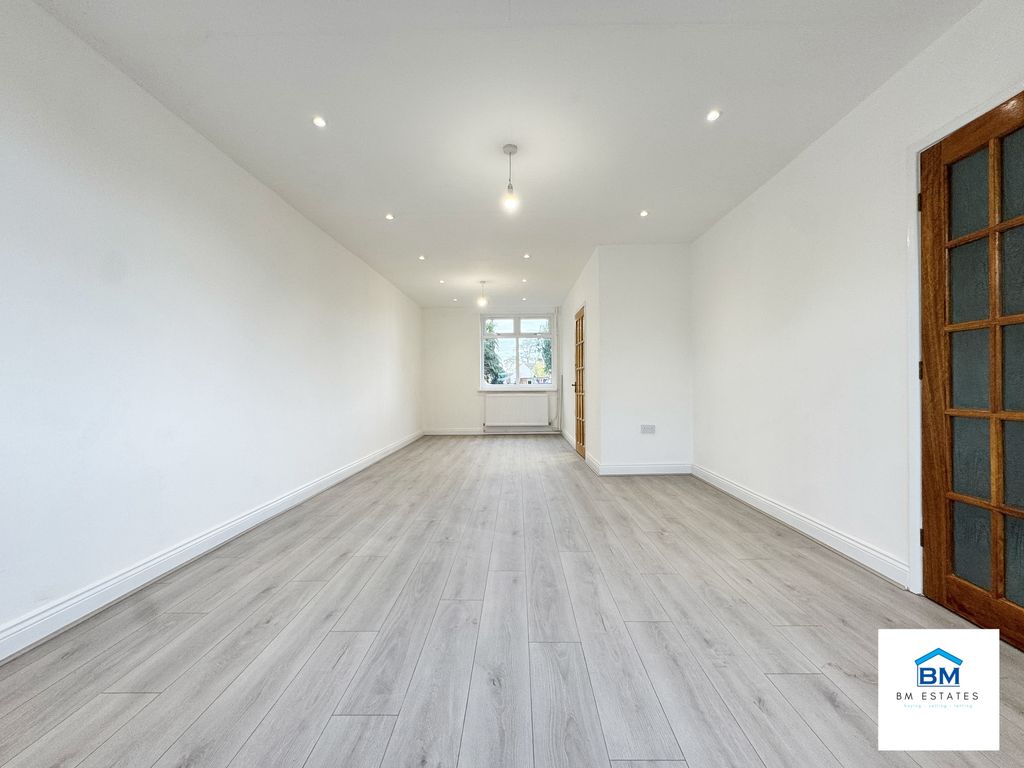 Property photo 3 of 9 Reception