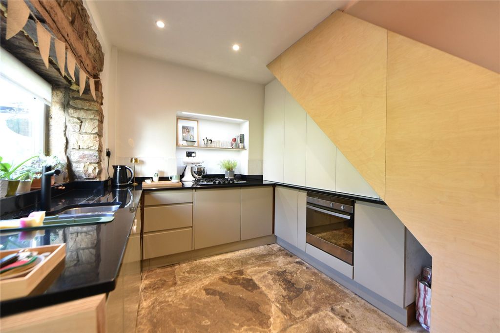 Property photo 2 of 11 Modern Kitchen