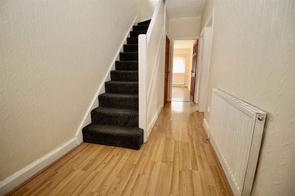 Property photo 2 of 14 Entrance Hallway