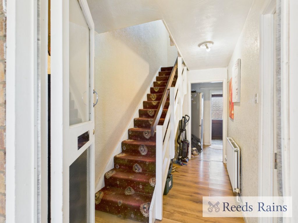 Property photo 2 of 16 Hallway