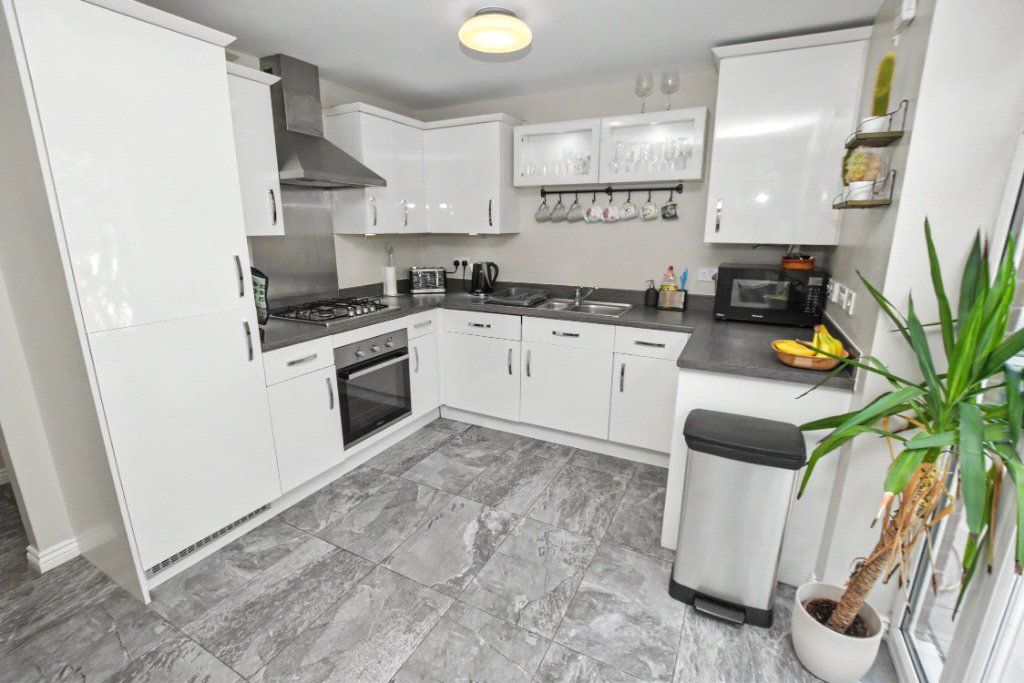 Property photo 3 of 18 Kitchen Area
