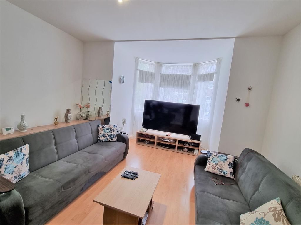 Property photo 2 of 6