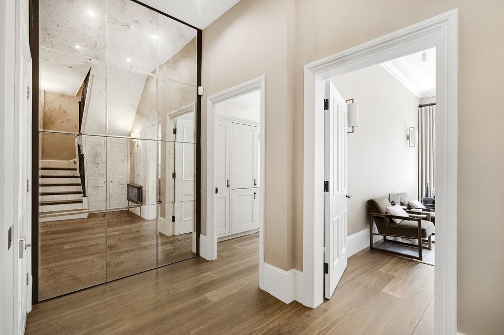 Property photo 2 of 17 Entry Foyer