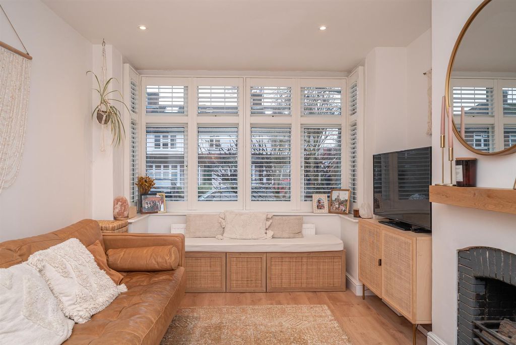 Property photo 2 of 27 Lounge