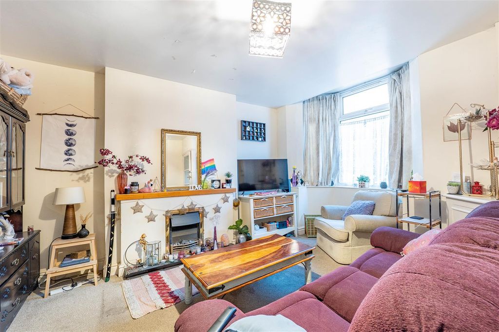 Property photo 2 of 15 Lounge