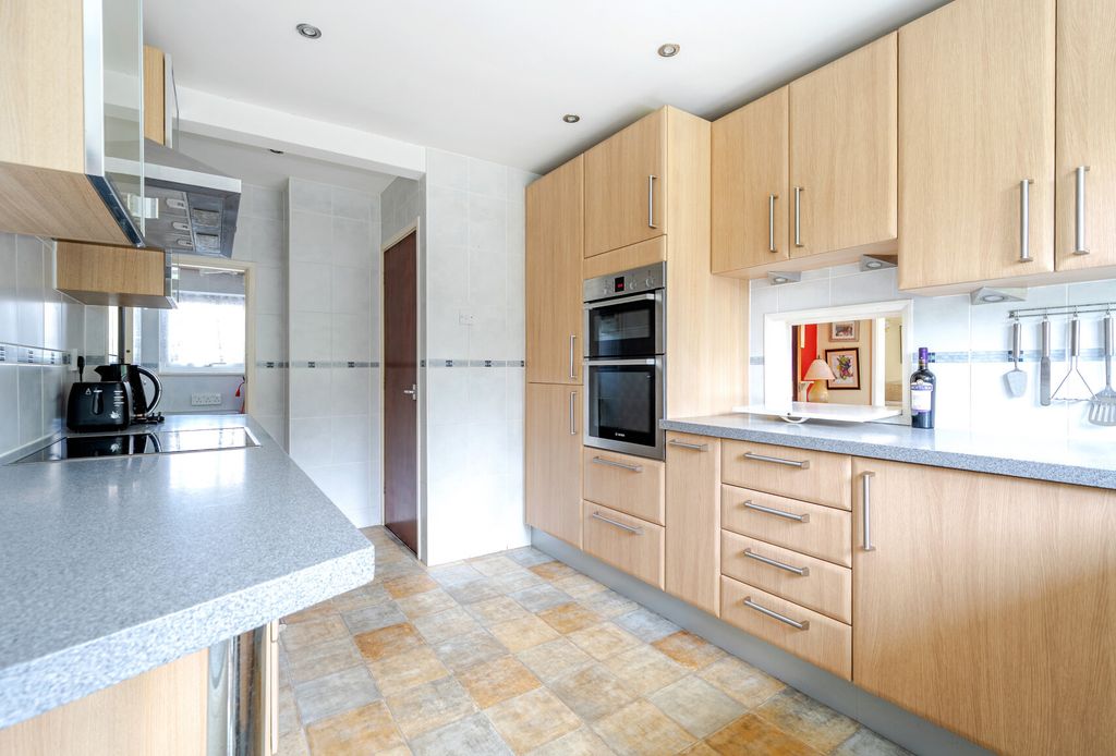 Property photo 3 of 19 1312015-14-685d5F...