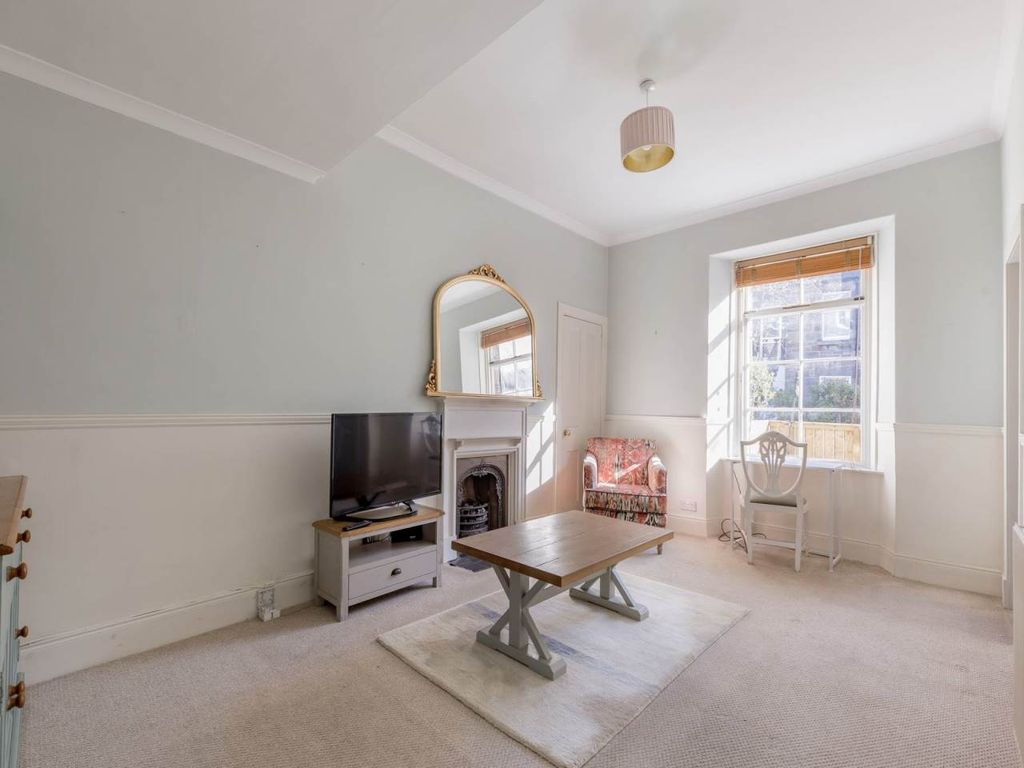 Property photo 2 of 9 78226_Colvillepl-004