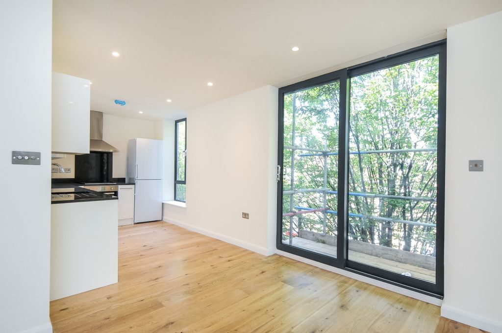 Property photo 3 of 7 London Road (3)