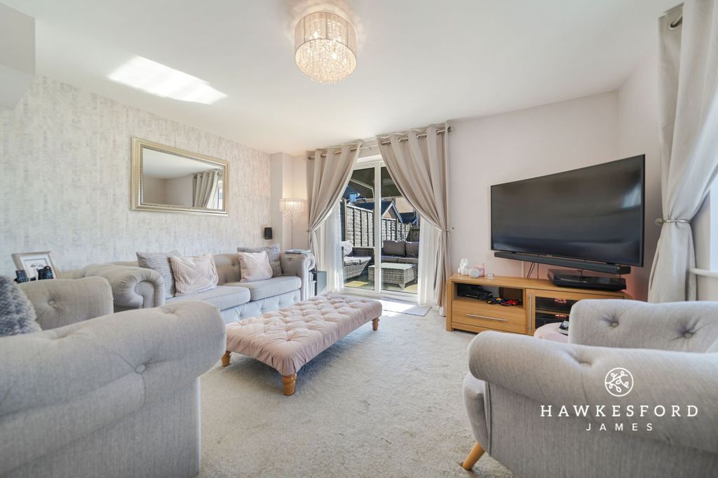 Property photo 2 of 18 Cornflower Way, Minster On Sea - Lounge