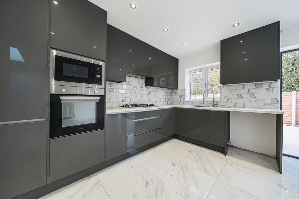 Property photo 3 of 24 Kitchen