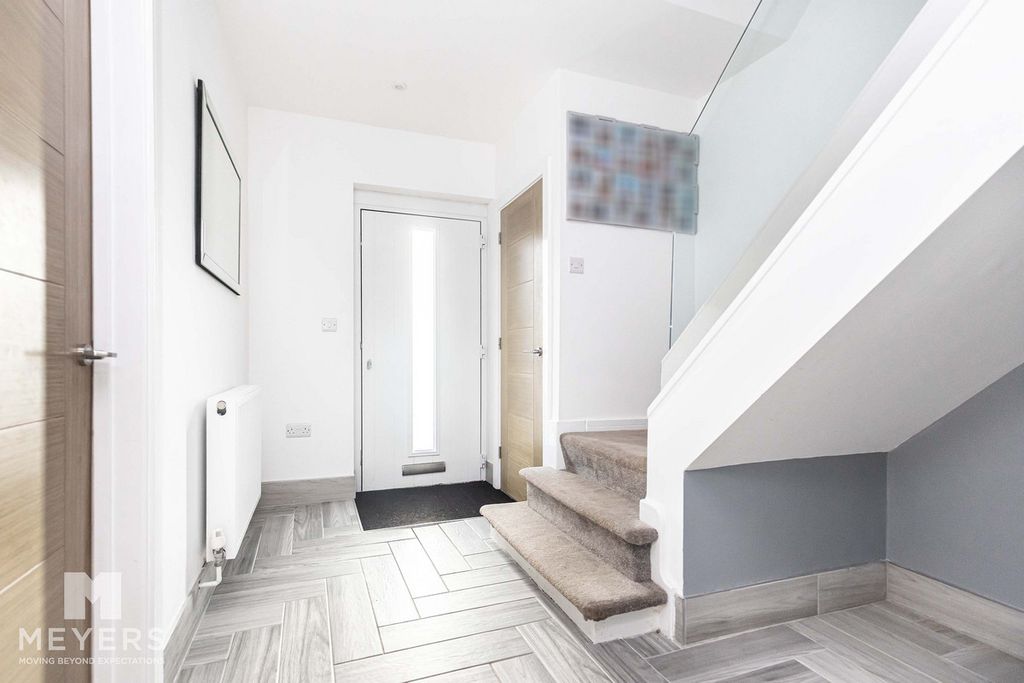 Property photo 2 of 33