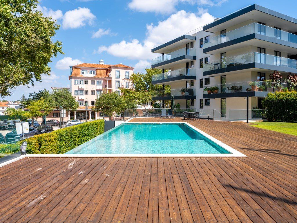 Property photo 1 of 35 3-Bedroom Apartment With Private Garden In Monte Estoril
