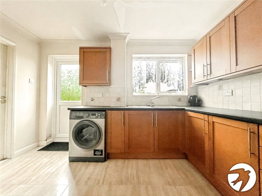 Property photo 3 of 16 Picture No. 27