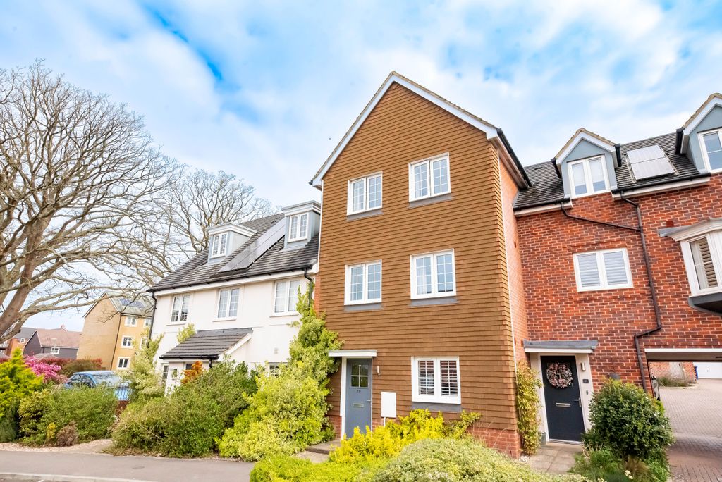 Property photo 1 of 20 Front