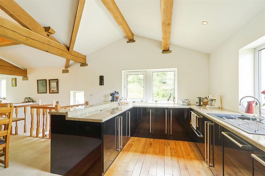 Property photo 2 of 25 Kitchen