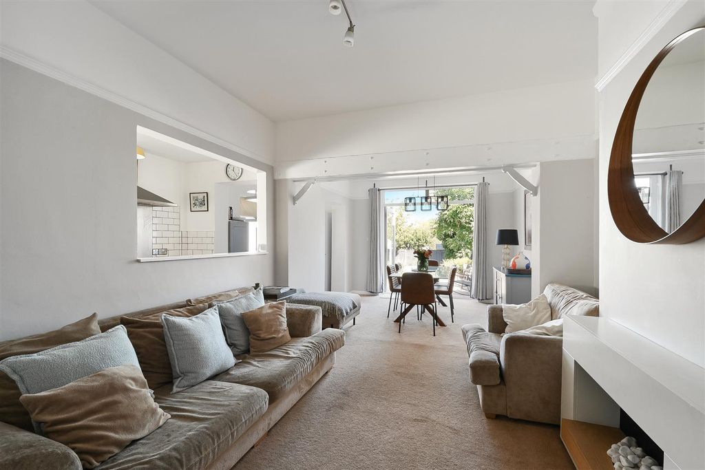 Property photo 3 of 17 Winkworth Road (8).Jpg