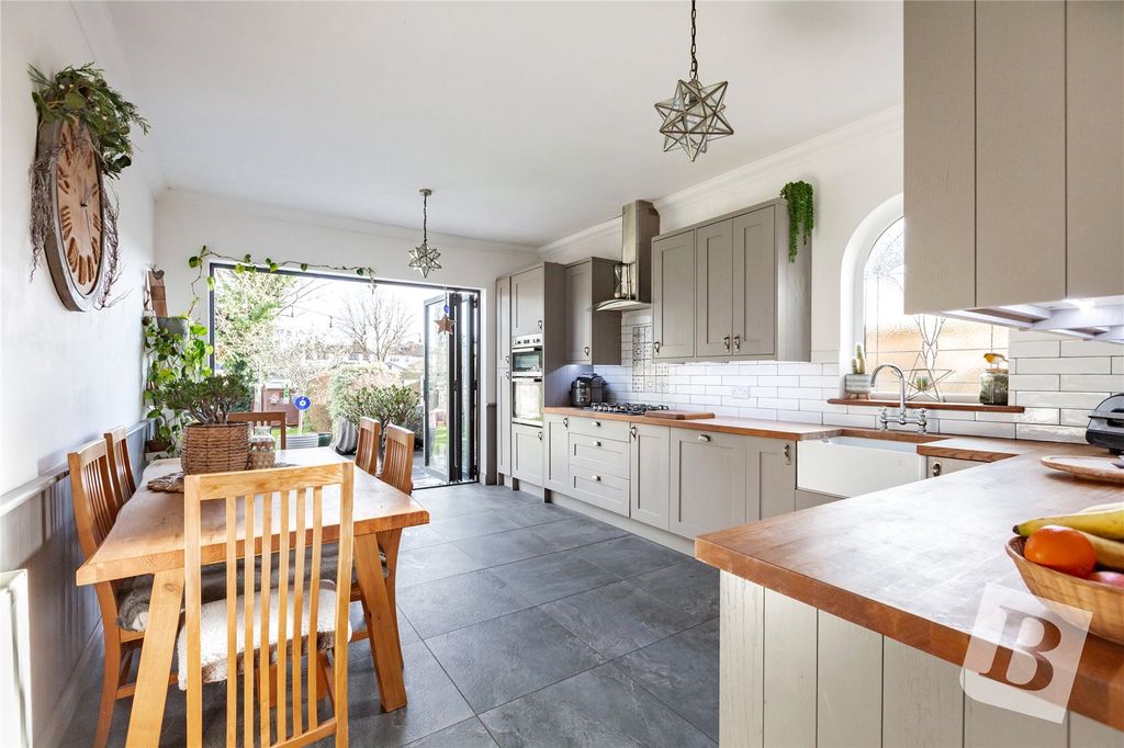 Property photo 2 of 21 Kitchen