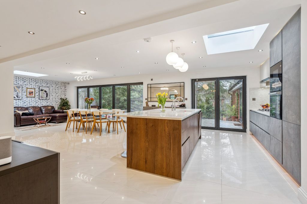 Property photo 2 of 24