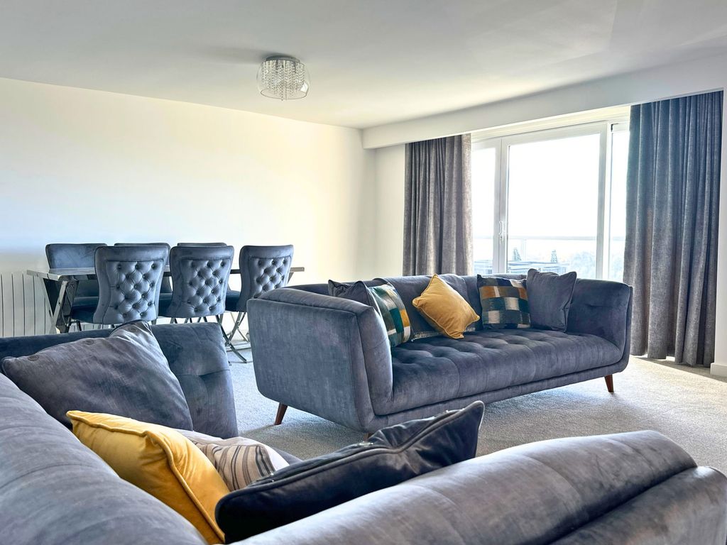 Property photo 2 of 25