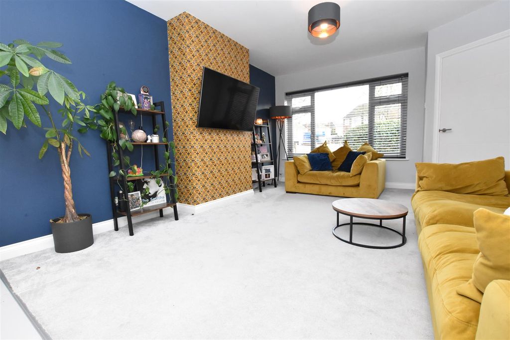 Property photo 2 of 21 Living Room