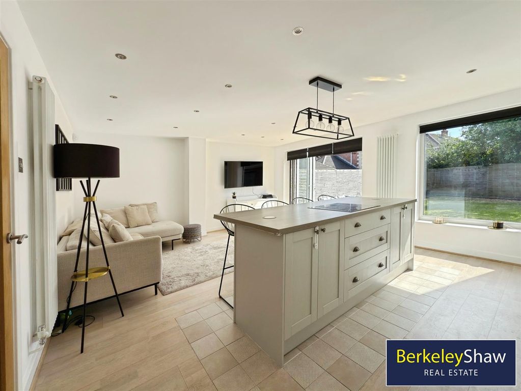 Property photo 2 of 25 1Ea571cc--40E7-9636-F0B5Fbcb1D06-72256-00001819984