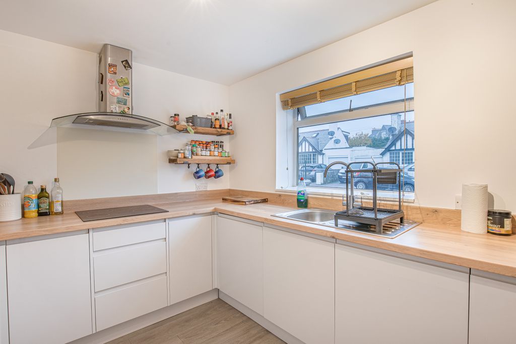 Property photo 2 of 20 Kitchenangle1