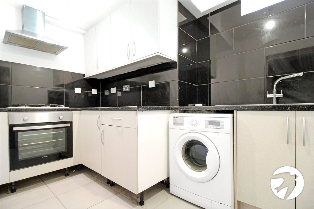 Property photo 3 of 5 Kitchen