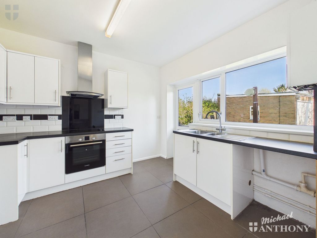 Property photo 2 of 11 Cam03852G0-Pr0597-Still001