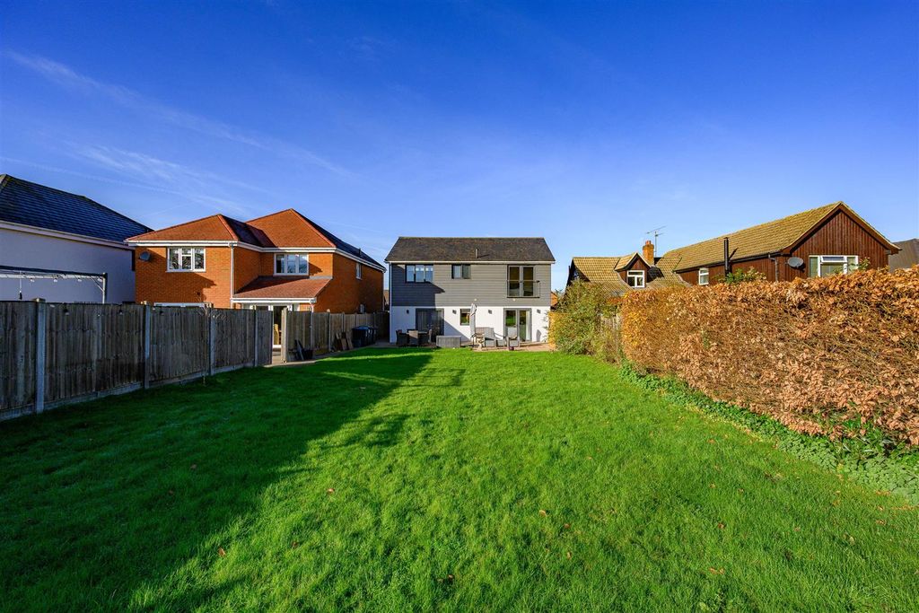 Property photo 2 of 24 Back