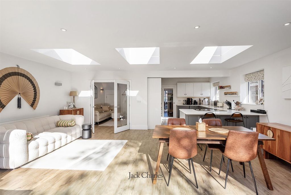 Property photo 3 of 22 21 Salisbury Rd, Tn10 4Pj 019.Jpg