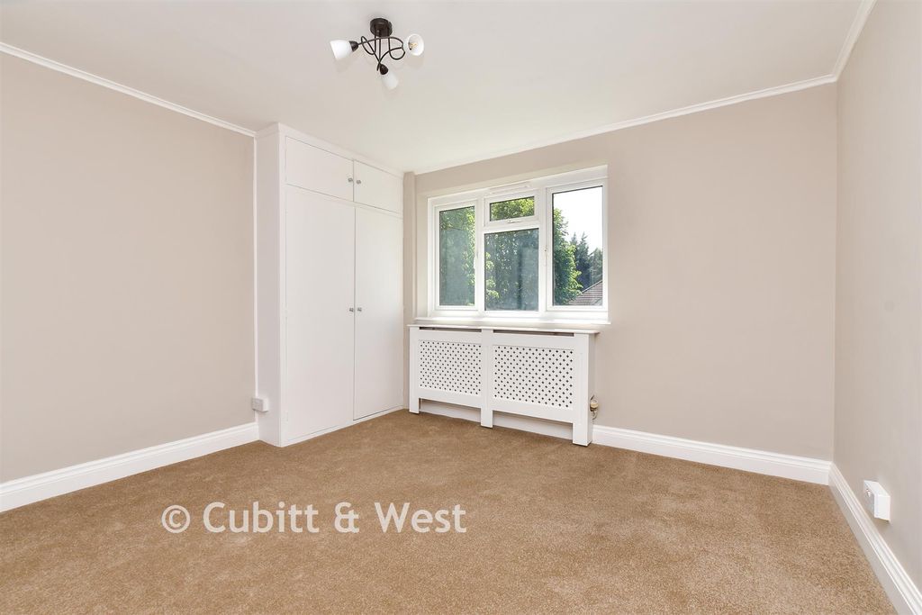 Property photo 1 of 17 Bedroom 1