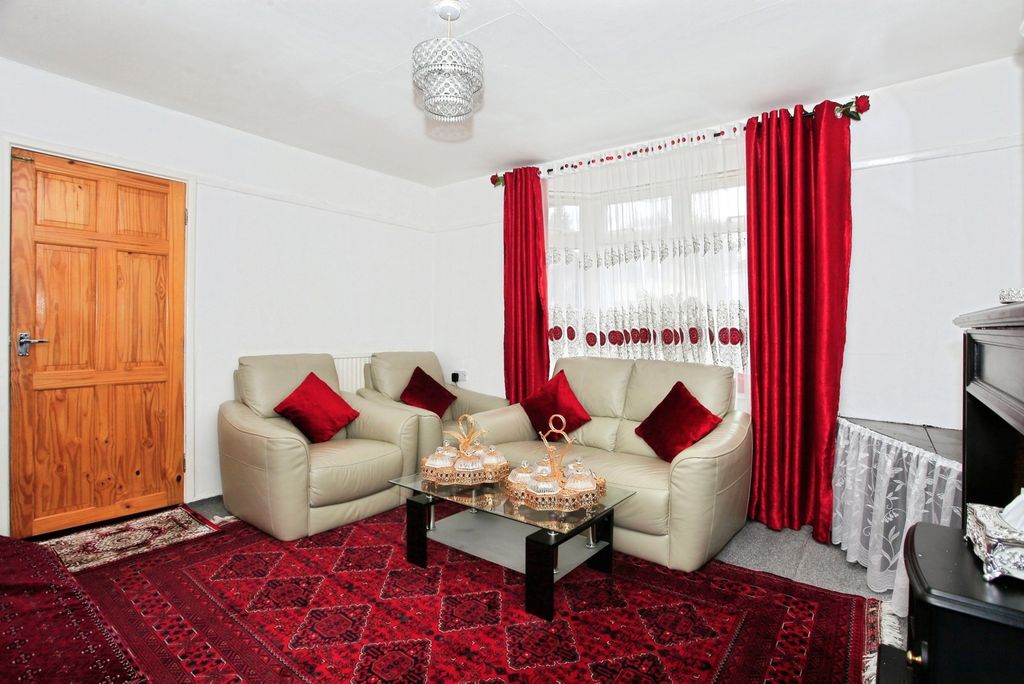 Property photo 2 of 17 Photo