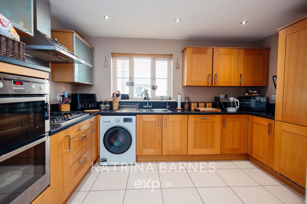 Property photo 3 of 23