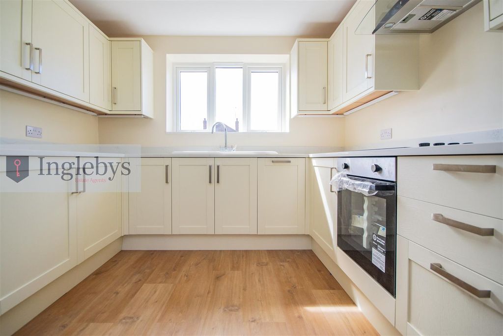 Property photo 2 of 39