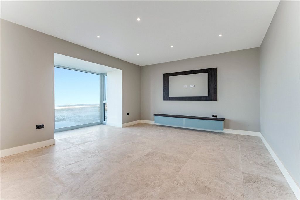 Property photo 1 of 11 Picture No. 05