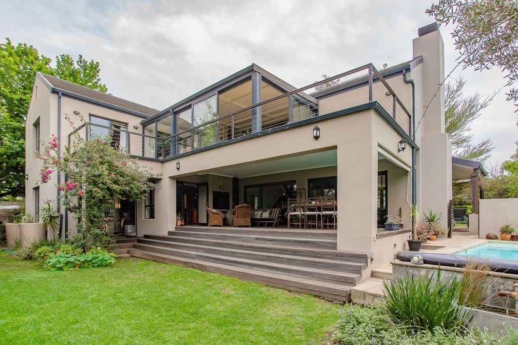Property photo 2 of 33
