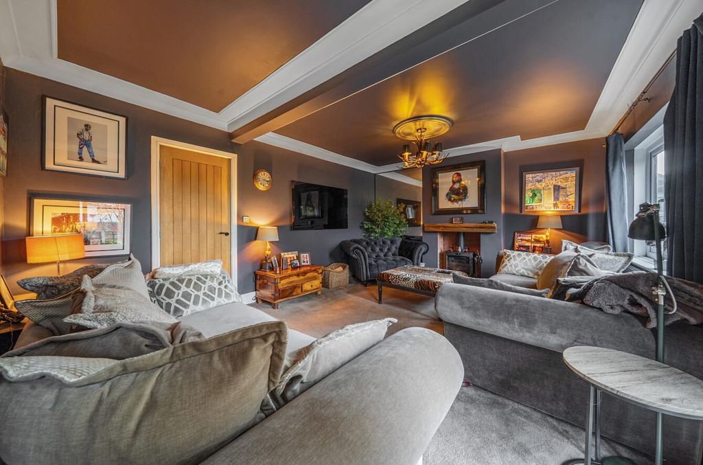 Property photo 3 of 21 1376868-9-690B8Afe69Fbd-1.Jpg