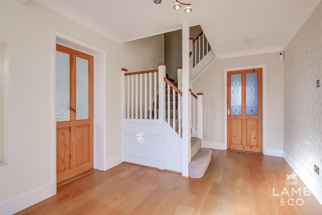Property photo 2 of 26 Entrance Hall